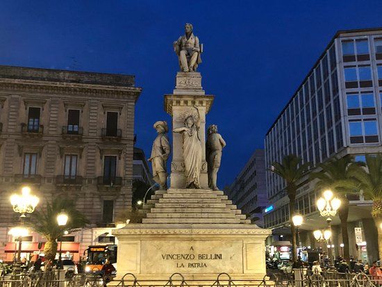 Monument to Vincenzo Bellini